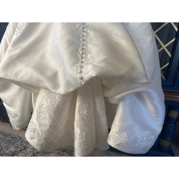 Martina Liana White Wedding Dress - Picture 10 of 16